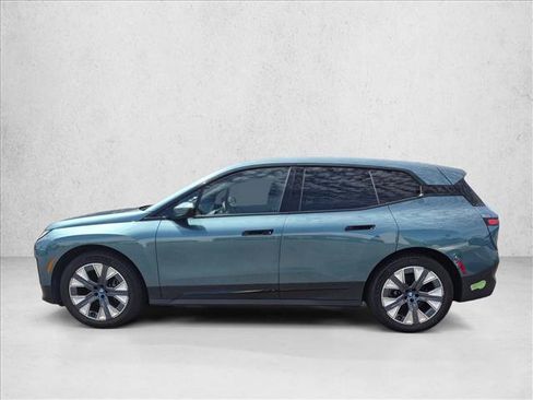Used 2024 BMW iX xDrive50 w/ Premium Package AWD/4WD image 9