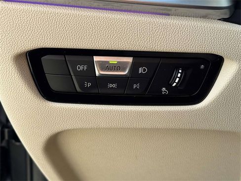 Used 2022 BMW 330i xDrive 330i xDrive w/ Driving Assistance Package image 20