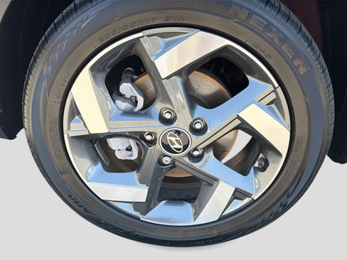 Certified 2022 Hyundai Venue SEL FWD image 14