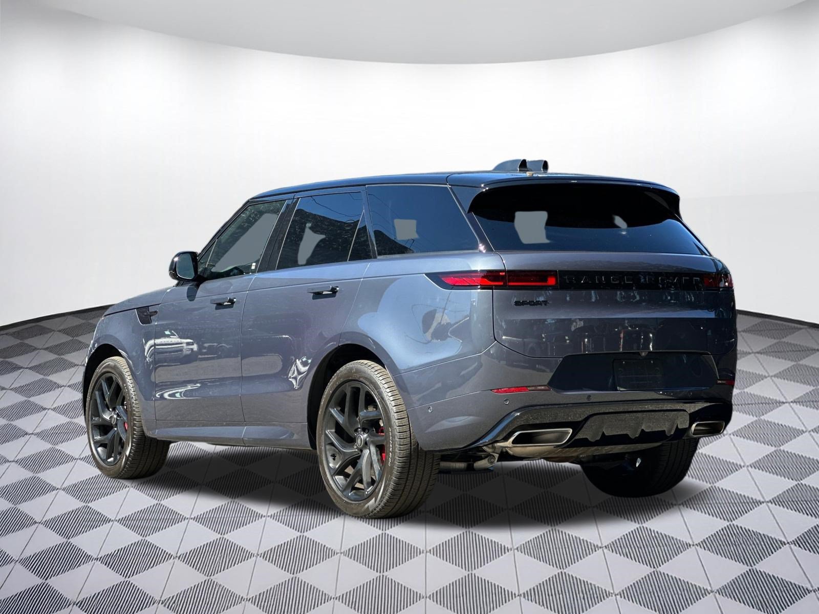 Used 2025 Land Rover Range Rover Sport Dynamic SE AWD/4WD image 3
