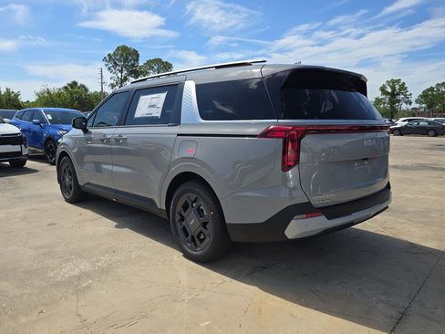 New 2026 Kia Carnival EX FWD image 5