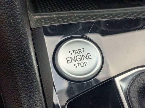 Used 2024 Volkswagen Taos SE image 31