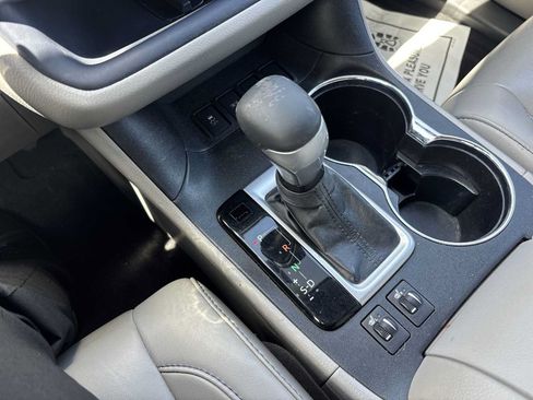 Used 2019 Toyota Highlander SE FWD image 21