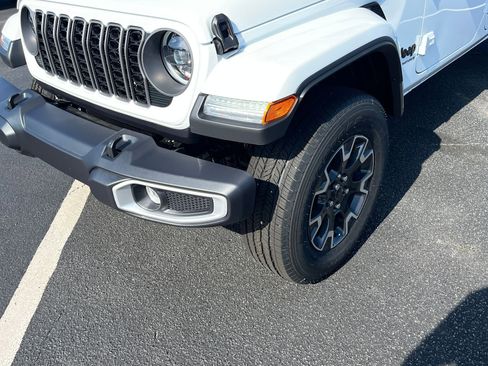 New 2025 Jeep Gladiator Sport w/ Premium Package image 9