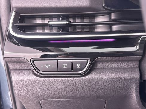 Used 2025 Kia Carnival SX Prestige image 34