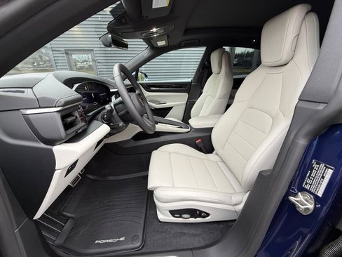 New 2025 Porsche Macan 4S Electric image 5