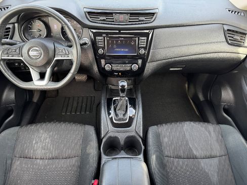 Used 2018 Nissan Rogue SV image 9