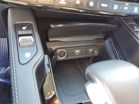 Used 2025 Kia Telluride EX w/ EX Captain's Chair Package image 22