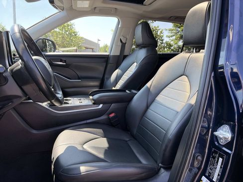 Used 2023 Toyota Highlander XLE FWD image 20