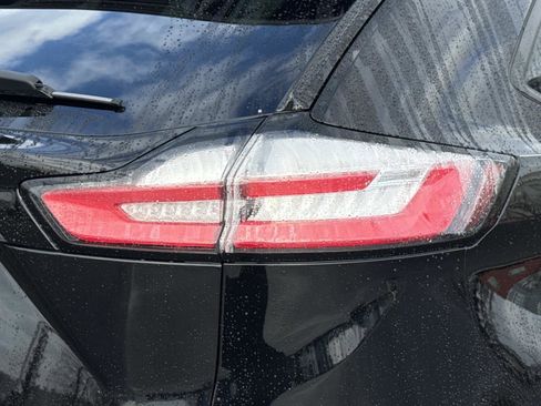 Used 2022 Ford Edge ST-Line image 23