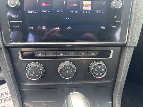 Used 2019 Volkswagen Golf SE FWD image 16