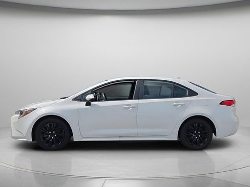 Used 2020 Toyota Corolla LE FWD image 3