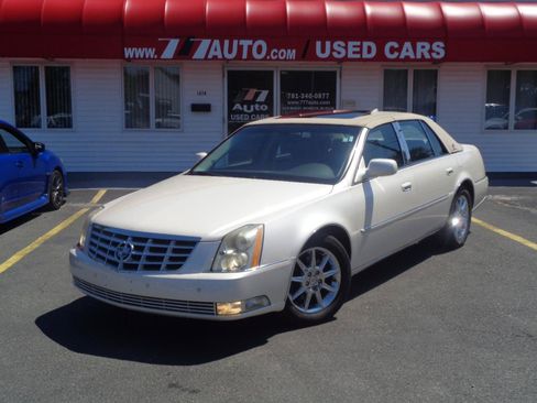 Used 2011 Cadillac DTS Luxury FWD image 40