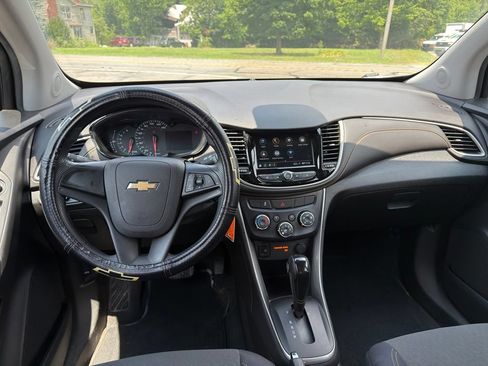 Used 2019 Chevrolet Trax LS AWD/4WD image 28