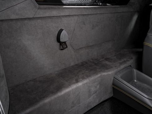 Used 2024 Lamborghini Revuelto image 30