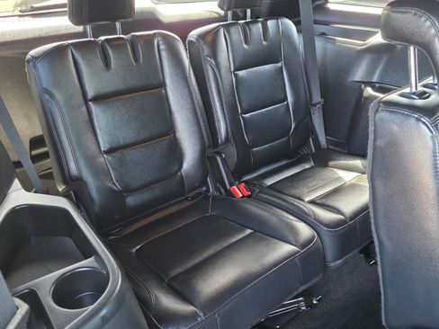 Used 2017 Ford Explorer XLT w/ Equipment Group 202A image 29