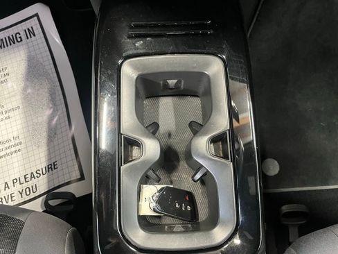 Used 2022 Volkswagen ID.4 Pro image 15