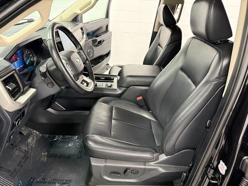 Used 2024 Ford Expedition Max XLT image 11