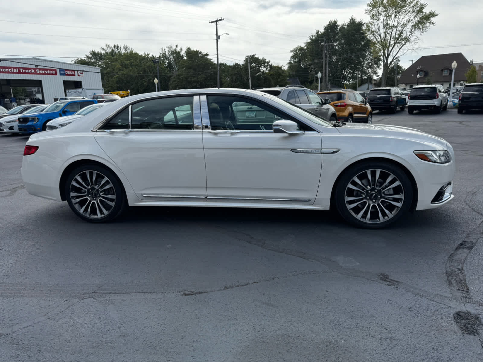 Used 2017 Lincoln Continental Select w/ Climate Package AWD/4WD image 7
