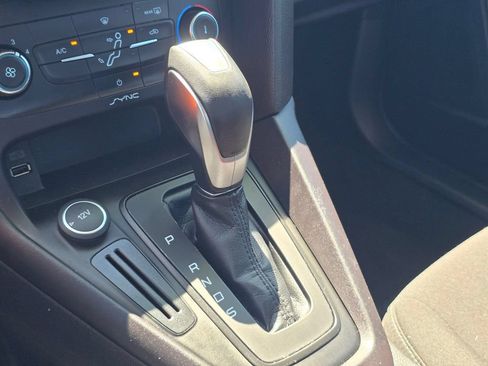 Used 2015 Ford Focus SE w/ SE Sport Package FWD image 27