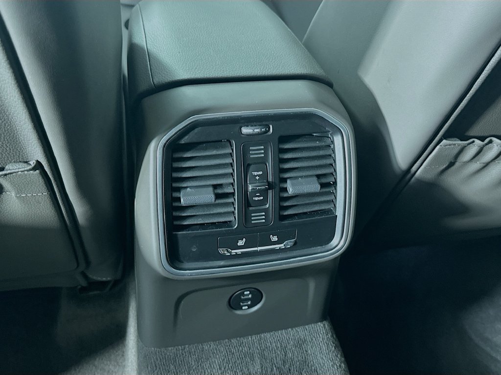 Certified 2026 Porsche Macan Turbo AWD/4WD image 27