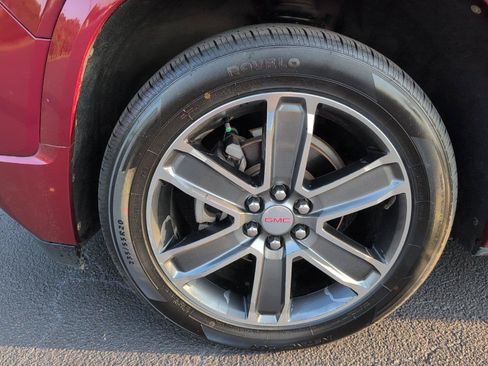 Used 2018 GMC Acadia Denali w/ Technology Package FWD image 9