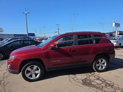 Used 2014 Jeep Compass Latitude FWD image 4