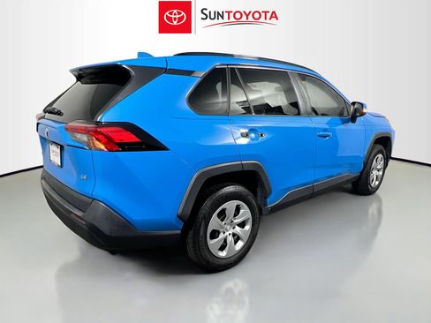 Used 2019 Toyota RAV4 LE image 4