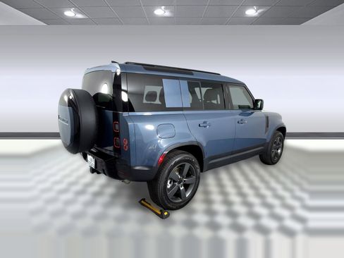 Used 2026 Land Rover Defender 110 S image 9