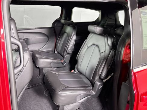 New 2026 Chrysler Pacifica Select AWD/4WD image 18