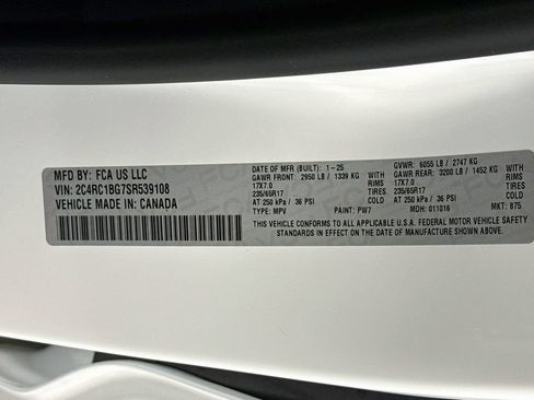 Used 2025 Chrysler Pacifica Select FWD image 34