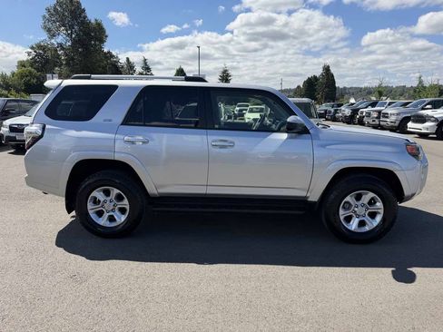 Used 2020 Toyota 4Runner SR5 AWD/4WD image 9