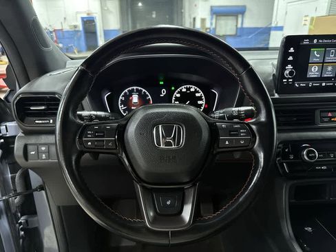 Used 2024 Honda Pilot TrailSport image 19