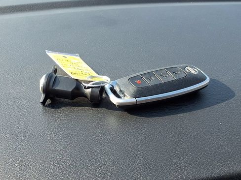 Used 2025 Nissan Versa SV FWD image 41