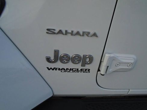 Used 2021 Jeep Wrangler Unlimited Sahara image 6