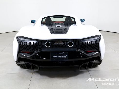 Used 2025 McLaren Artura RWD image 8
