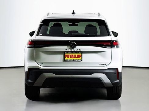 New 2025 Volkswagen Tiguan SE image 6