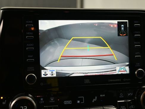 Used 2020 Toyota Highlander Limited image 13