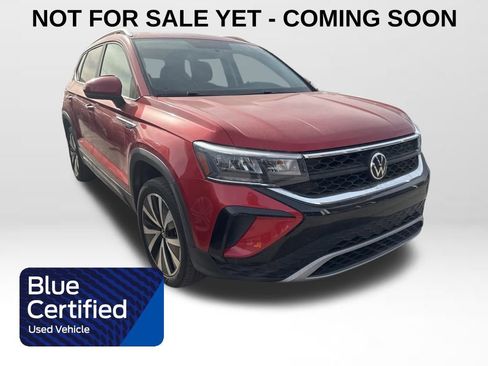 Used 2022 Volkswagen Taos SE image 1
