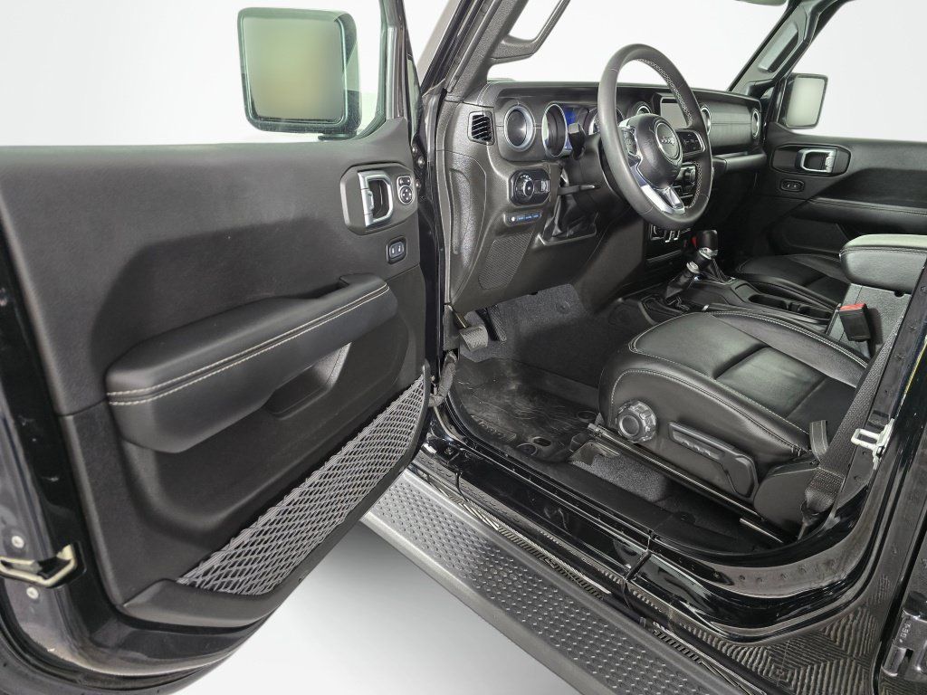 Used 2023 Jeep Wrangler Unlimited Sahara AWD/4WD image 22