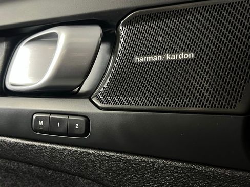 Used 2023 Volvo C40 P8 Recharge Ultimate image 15