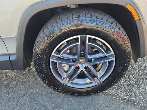 Used 2025 Rivian R1S Adventure image 37