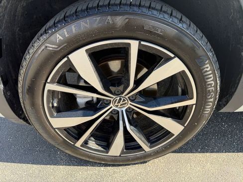 Used 2025 Volkswagen Atlas Cross Sport SEL Premium R-Line image 36