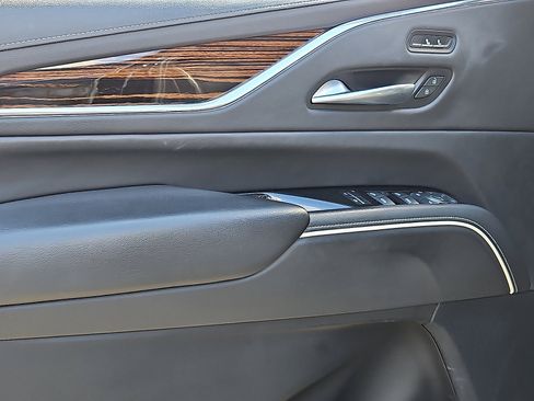 Used 2024 Cadillac Escalade ESV Luxury image 12