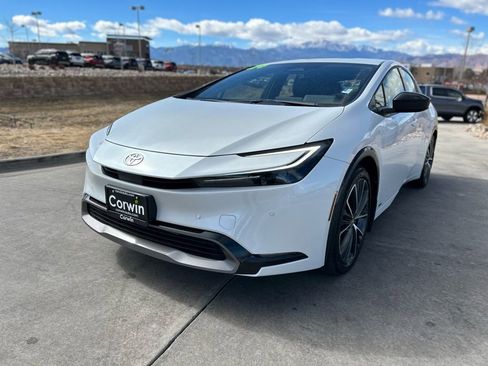 Used 2024 Toyota Prius XLE image 3