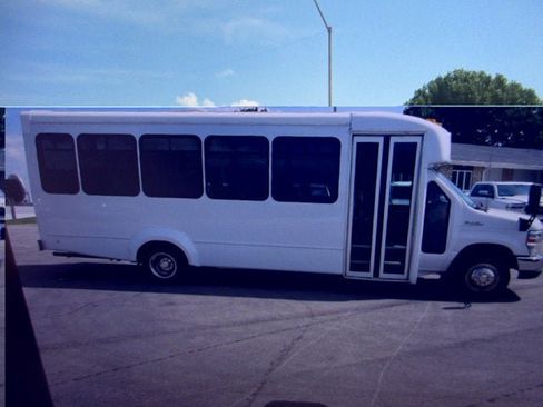 Used 2019 Ford E-450 and Econoline 450 Super Duty w/ Shuttle Bus Prep Package RWD image 2