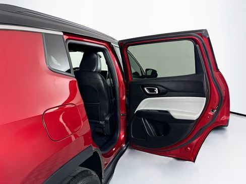 Used 2025 Jeep Compass Limited AWD/4WD image 28