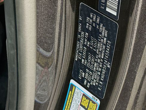 Used 2026 Kia Carnival FWD image 12