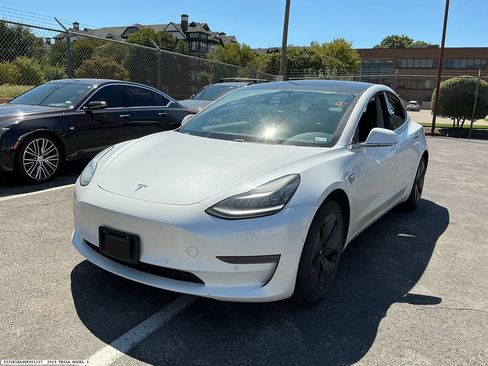 Used 2019 Tesla Model 3 Mid Range RWD image 3