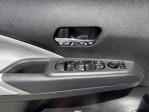 Used 2023 Nissan Kicks SR w/ SR Premium Package FWD image 17